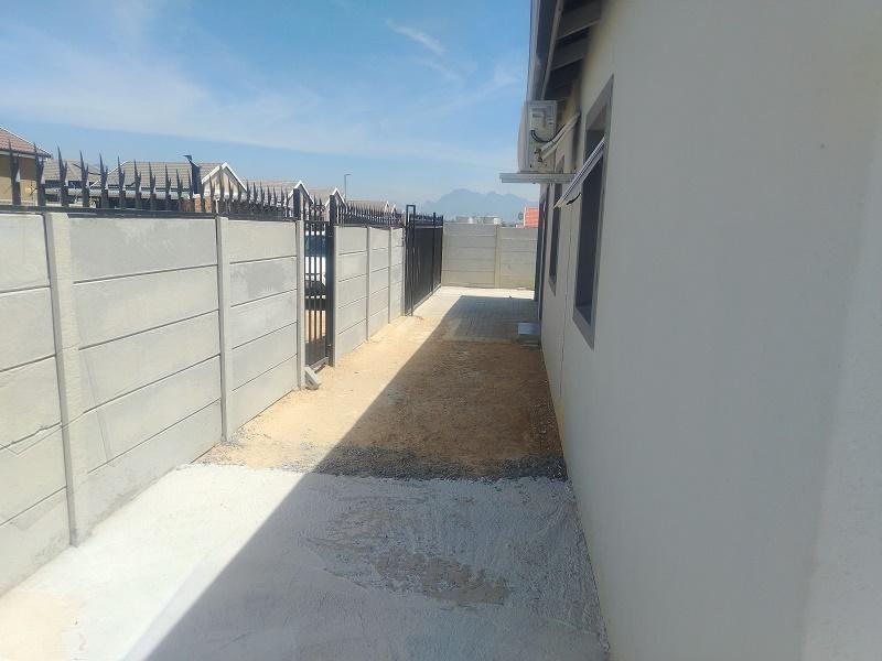 2 Bedroom Property for Sale in Groenheuwel Western Cape